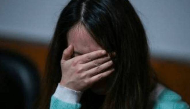 Con gái 3 tuổi đang chơi với bố trên giường thì bất ngờ nôn mửa, đưa đến bệnh viện bác sĩ nói Đã muộn-3