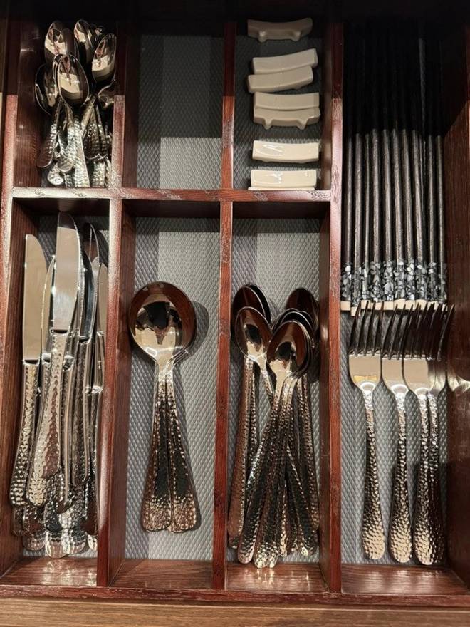 Noo Phước Thịnh bước vào nhà ngạc nhiên khi mẹ đã trang trí Tết rực rỡ, biệt thự bên trong sang chảnh như khách sạn-5