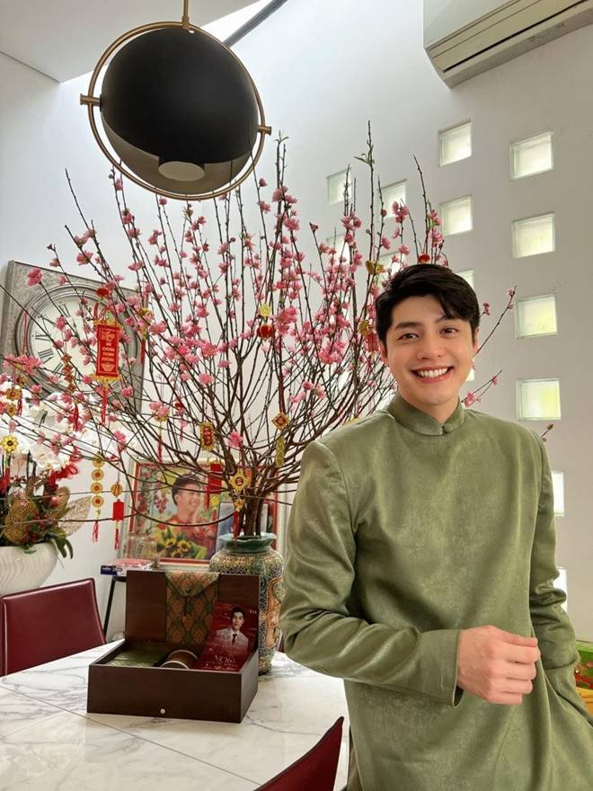 Noo Phước Thịnh bước vào nhà ngạc nhiên khi mẹ đã trang trí Tết rực rỡ, biệt thự bên trong sang chảnh như khách sạn-8