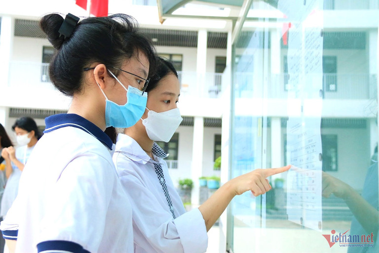 Học sinh mất ăn, mất ngủ ‘cày’ IELTS để giành suất tuyển thẳng vào lớp 10-1