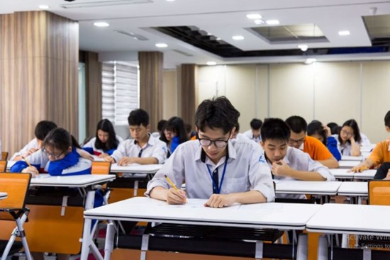 Học sinh mất ăn, mất ngủ ‘cày’ IELTS để giành suất tuyển thẳng vào lớp 10