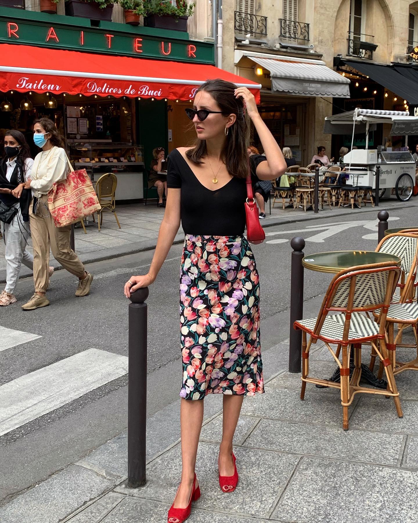 Mặc đẹp không khó với 10 công thức diện chân váy dài từ phụ nữ Pháp-10