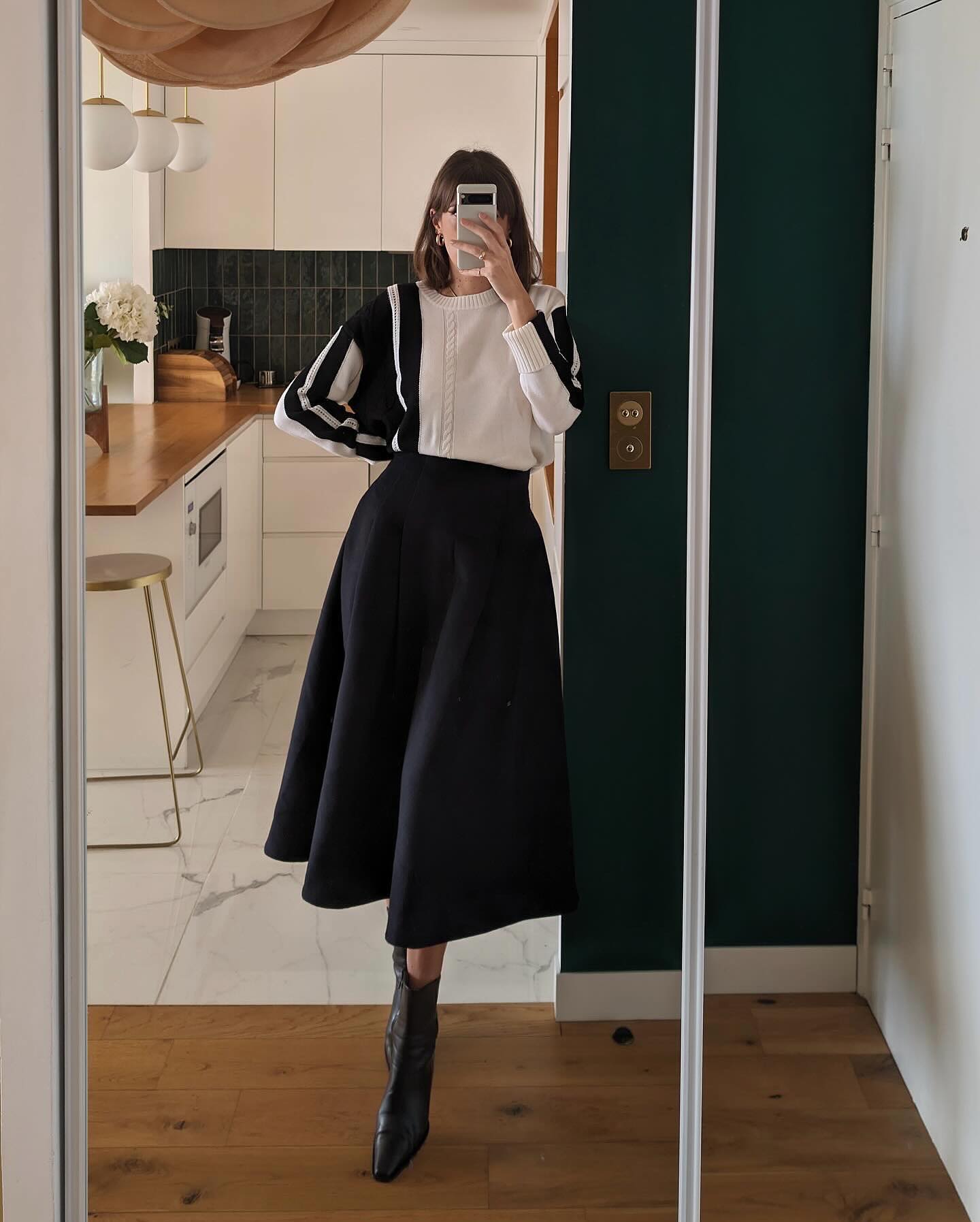 Mặc đẹp không khó với 10 công thức diện chân váy dài từ phụ nữ Pháp-2