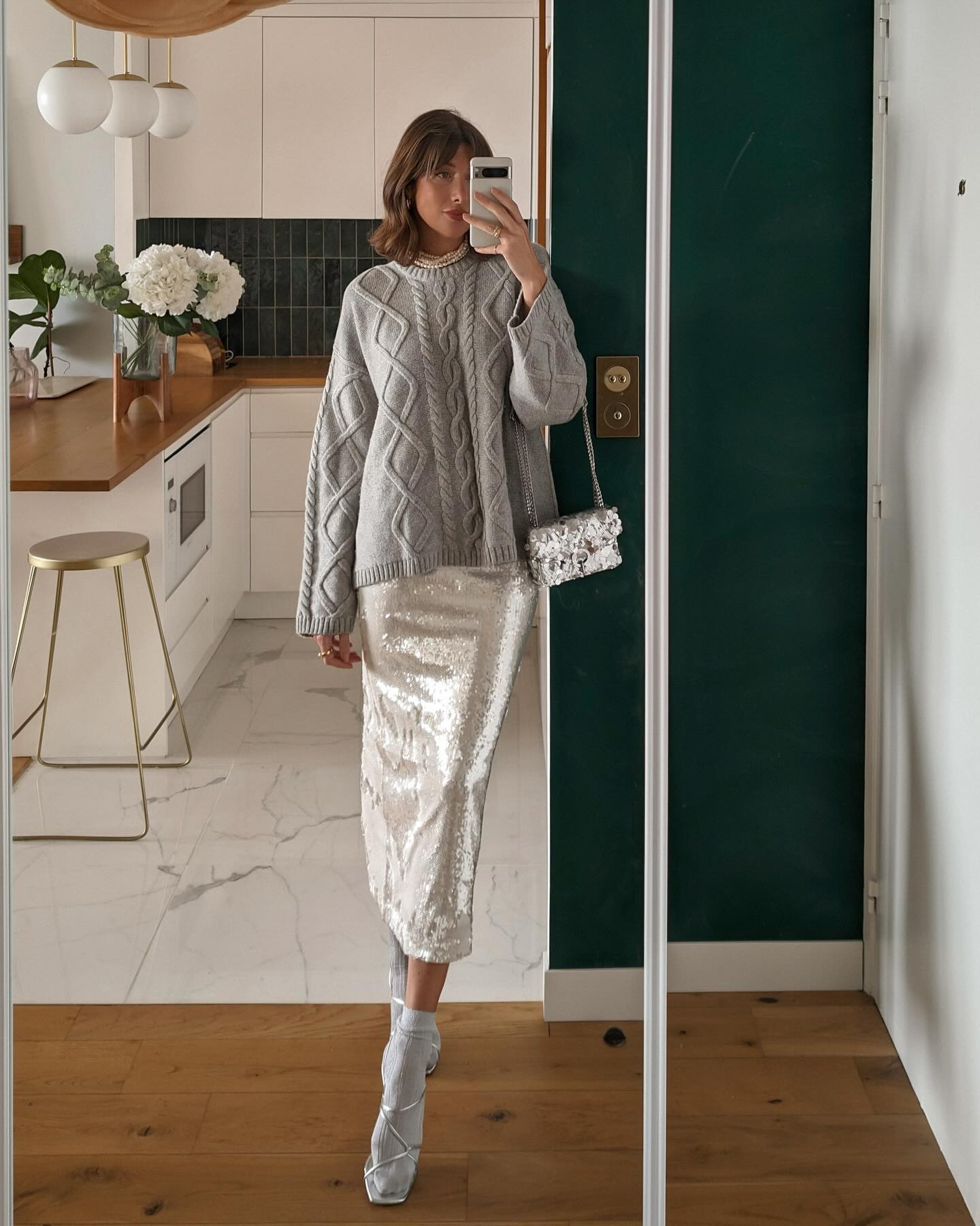 Mặc đẹp không khó với 10 công thức diện chân váy dài từ phụ nữ Pháp-3