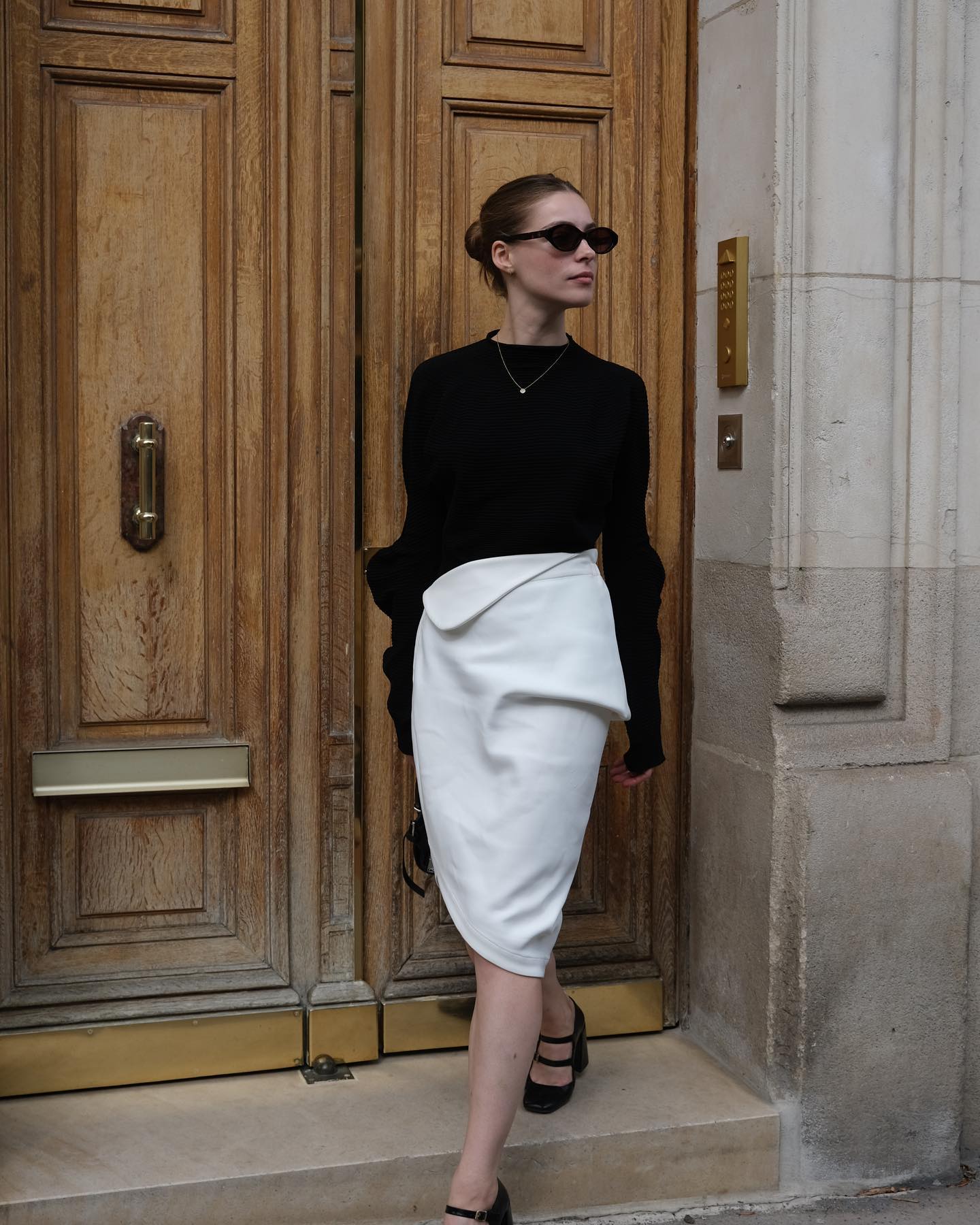 Mặc đẹp không khó với 10 công thức diện chân váy dài từ phụ nữ Pháp-6