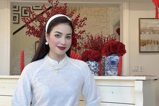 Nàng hậu phu nhân hào môn khoe trang trí đón Tết ở Mỹ: Biệt thự