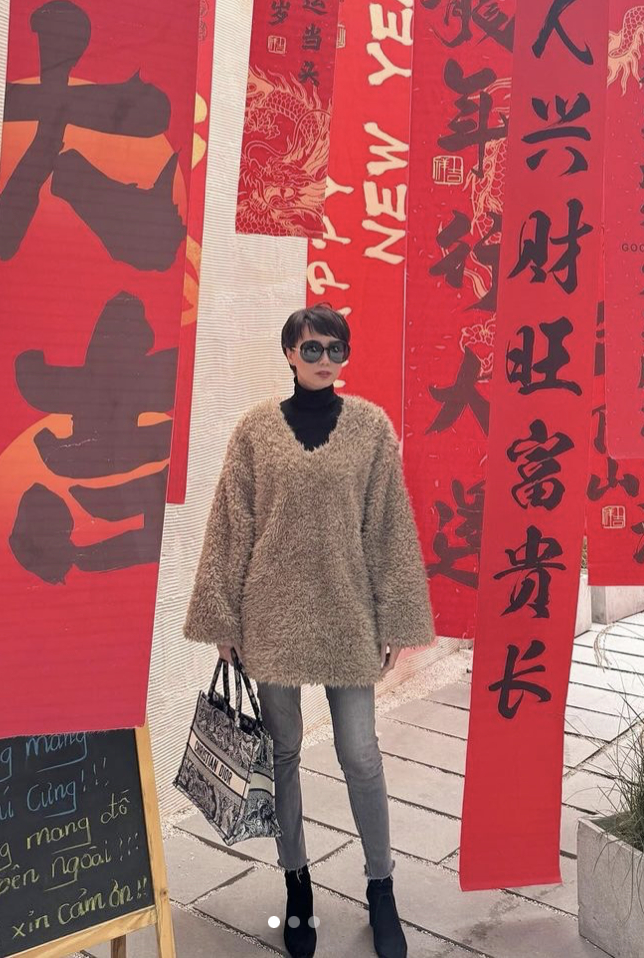 Mẹ vợ trẻ đẹp của Đoàn Văn Hậu xách túi trăm triệu du xuân, cùng Doãn Hải My đọ sắc đúng chuẩn mười phân vẹn mười-2