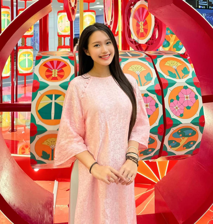 Mẹ vợ trẻ đẹp của Đoàn Văn Hậu xách túi trăm triệu du xuân, cùng Doãn Hải My đọ sắc đúng chuẩn mười phân vẹn mười-3