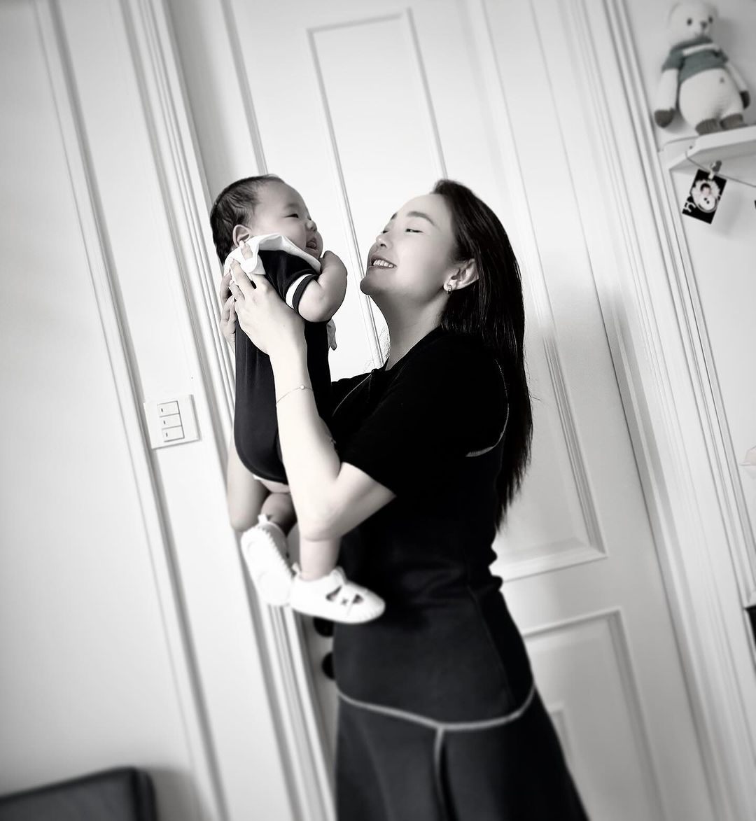 Minh Hằng khoe con trai 5 tháng tuổi: Gương mặt bụ bẫm và ngoại hình cứng cáp khiến dân mạng đòi lập fanclub-3