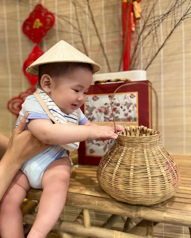 Minh Hằng khoe con trai 5 tháng tuổi: Gương mặt bụ bẫm và ngoại hình cứng cáp khiến dân mạng đòi lập fanclub-1