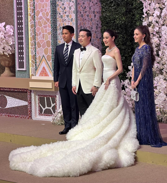 Hoàng tử Brunei cùng vợ lần đầu lộ diện sau đám cưới thế kỷ, nàng dâu hoàng gia đẹp lộng lẫy bất chấp cam thường-2