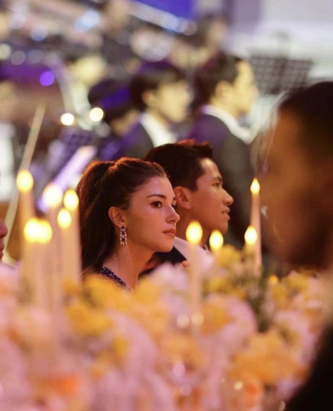 Hoàng tử Brunei cùng vợ lần đầu lộ diện sau đám cưới thế kỷ, nàng dâu hoàng gia đẹp lộng lẫy bất chấp cam thường-5