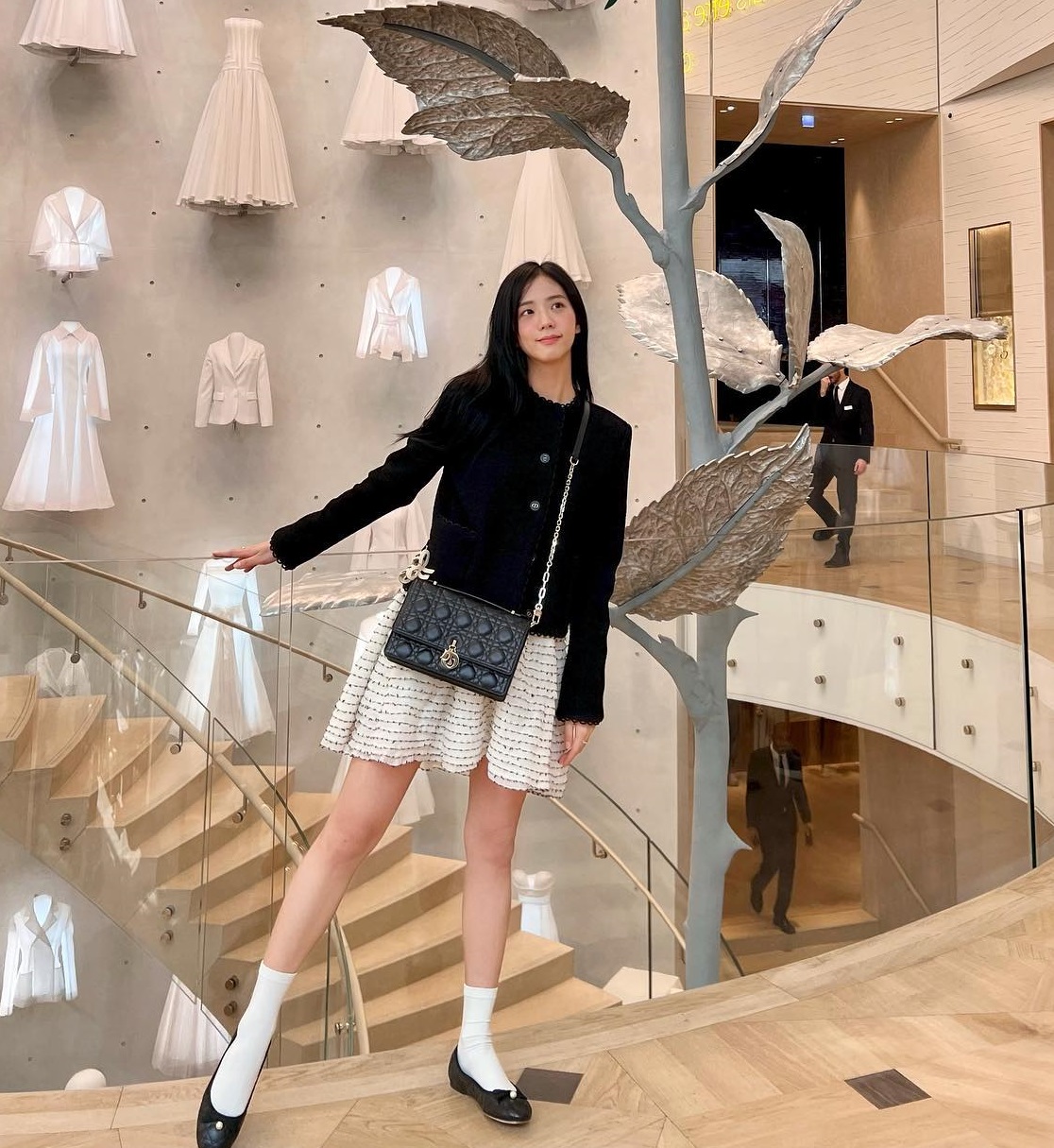 Jisoo gợi ý 10 cách mặc váy ngắn sành điệu, tôn dáng cho nàng có chiều cao khiêm tốn-1