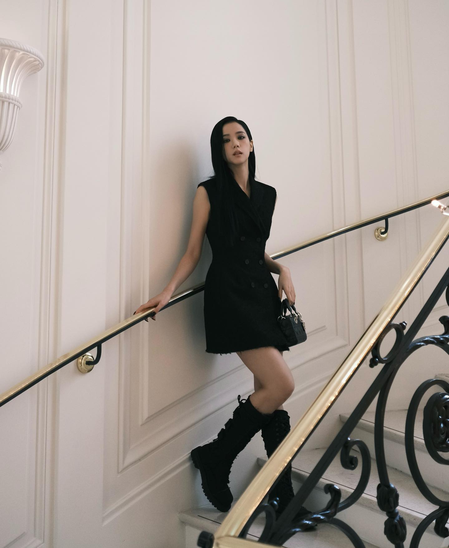 Jisoo gợi ý 10 cách mặc váy ngắn sành điệu, tôn dáng cho nàng có chiều cao khiêm tốn-2