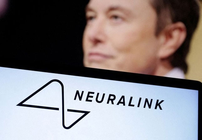 Công ty của tỷ phú Elon Musk lần đầu tiên cấy chip vào não người-1