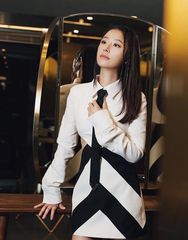 Lâm Tâm Như U50 vẫn cực kỳ trẻ đẹp, đăng ảnh 10 năm trước so sánh hiện tại càng khiến chị em phát sốt-2