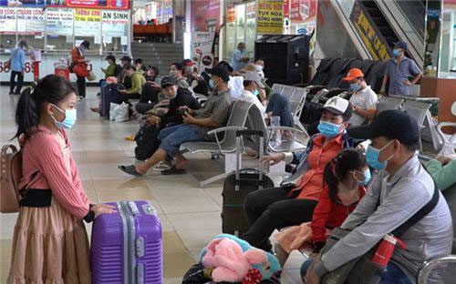 Tốn 4 - 5 tháng lương để về quê ăn Tết, sao không về dịp khác?-1