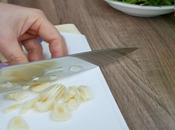 Tiệc tùng quá nhiều, giải ngấy cho gia đình bằng món gỏi bắp cải thịt bò giòn ngon, dễ làm tại nhà-5