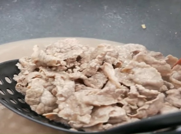 Tiệc tùng quá nhiều, giải ngấy cho gia đình bằng món gỏi bắp cải thịt bò giòn ngon, dễ làm tại nhà-12