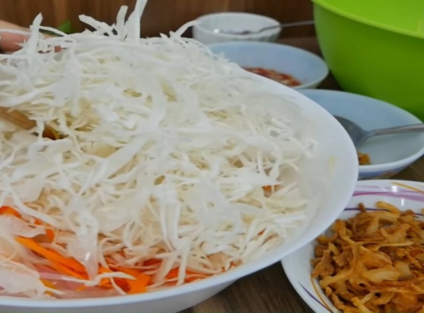 Tiệc tùng quá nhiều, giải ngấy cho gia đình bằng món gỏi bắp cải thịt bò giòn ngon, dễ làm tại nhà-17