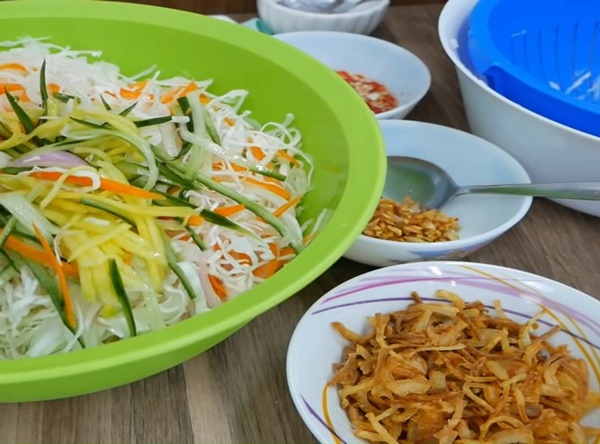 Tiệc tùng quá nhiều, giải ngấy cho gia đình bằng món gỏi bắp cải thịt bò giòn ngon, dễ làm tại nhà-18