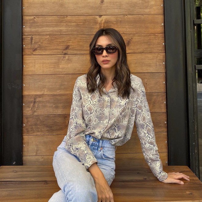 4 mẫu áo kết hợp với quần jeans để có vẻ ngoài trẻ trung-1