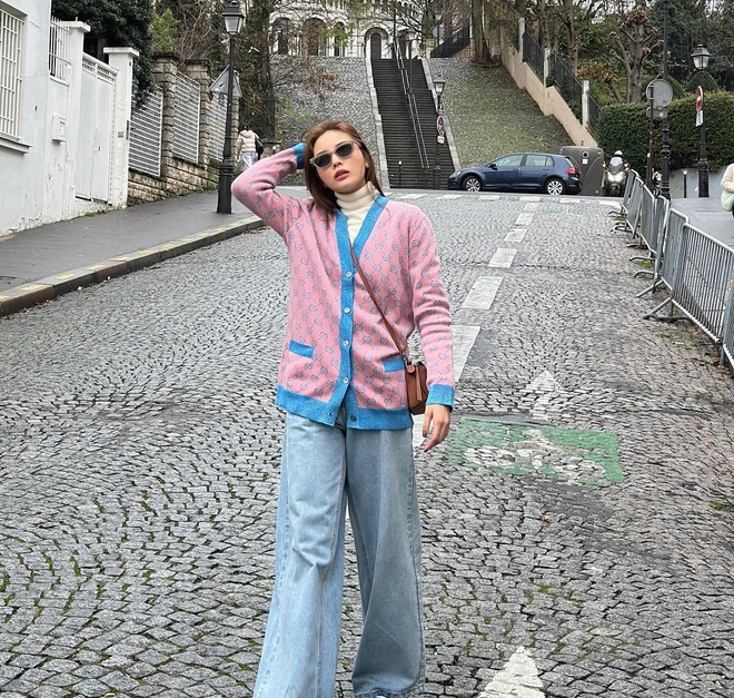 4 mẫu áo kết hợp với quần jeans để có vẻ ngoài trẻ trung-5