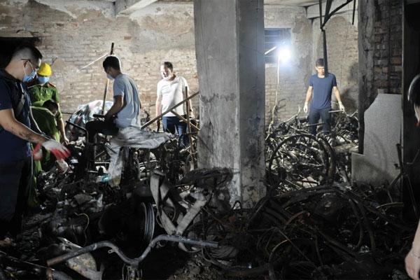 Vụ cháy chung cư mini 56 người tử vong: 6 cán bộ, công an vừa bị khởi tố là ai?-2