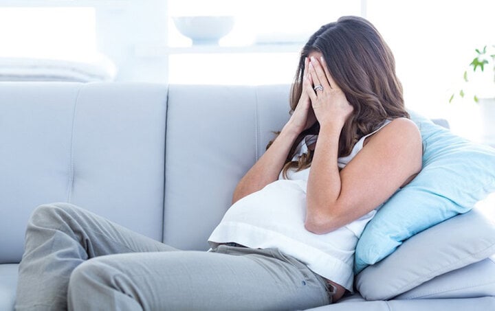 Đi khám phụ khoa, nữ sinh 20 tuổi ngã ngửa khi biết mang thai hơn 7 tháng-1