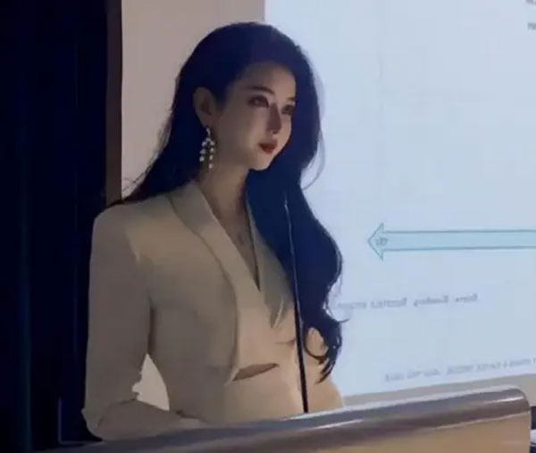 Cô giáo xinh đẹp bị chụp lén, ảnh vừa tung lên dân tình đã ráo riết truy tìm: Danh tính gây bất ngờ-1