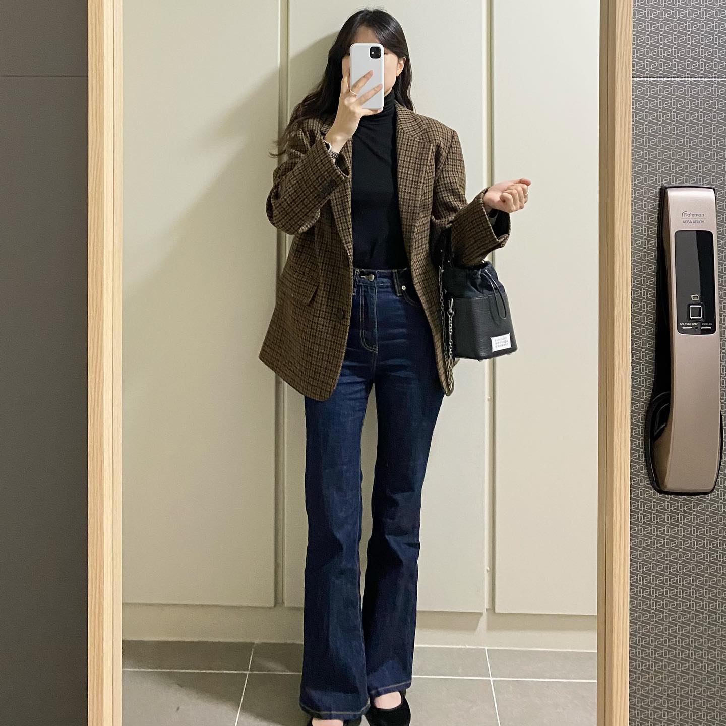 10 cách mặc áo blazer với quần jeans thanh lịch, sành điệu từ công sở ra phố-4