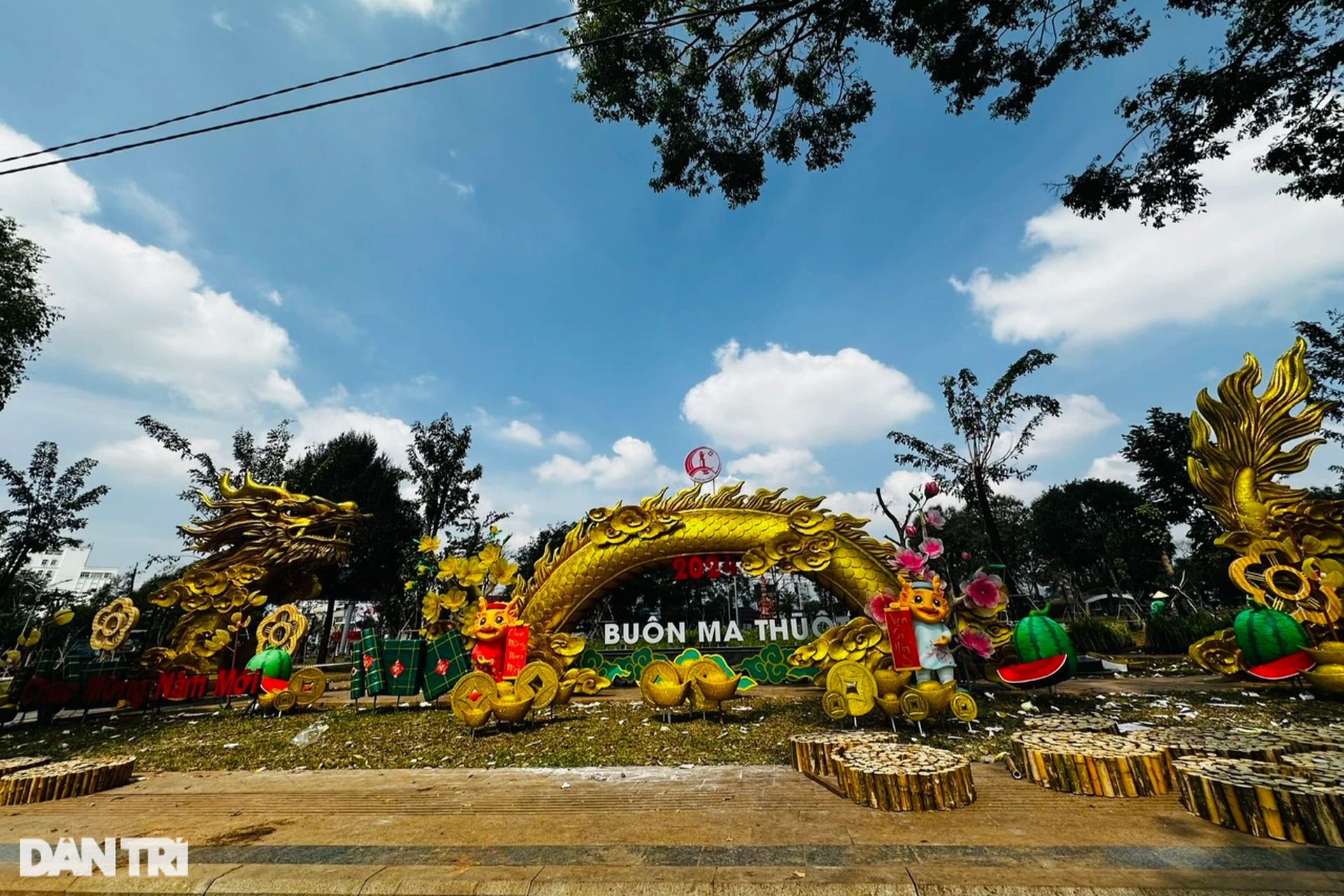 Chiêm ngắm linh vật rồng ôm trọn đất trời ở phố núi Đắk Lắk dài 16m-2