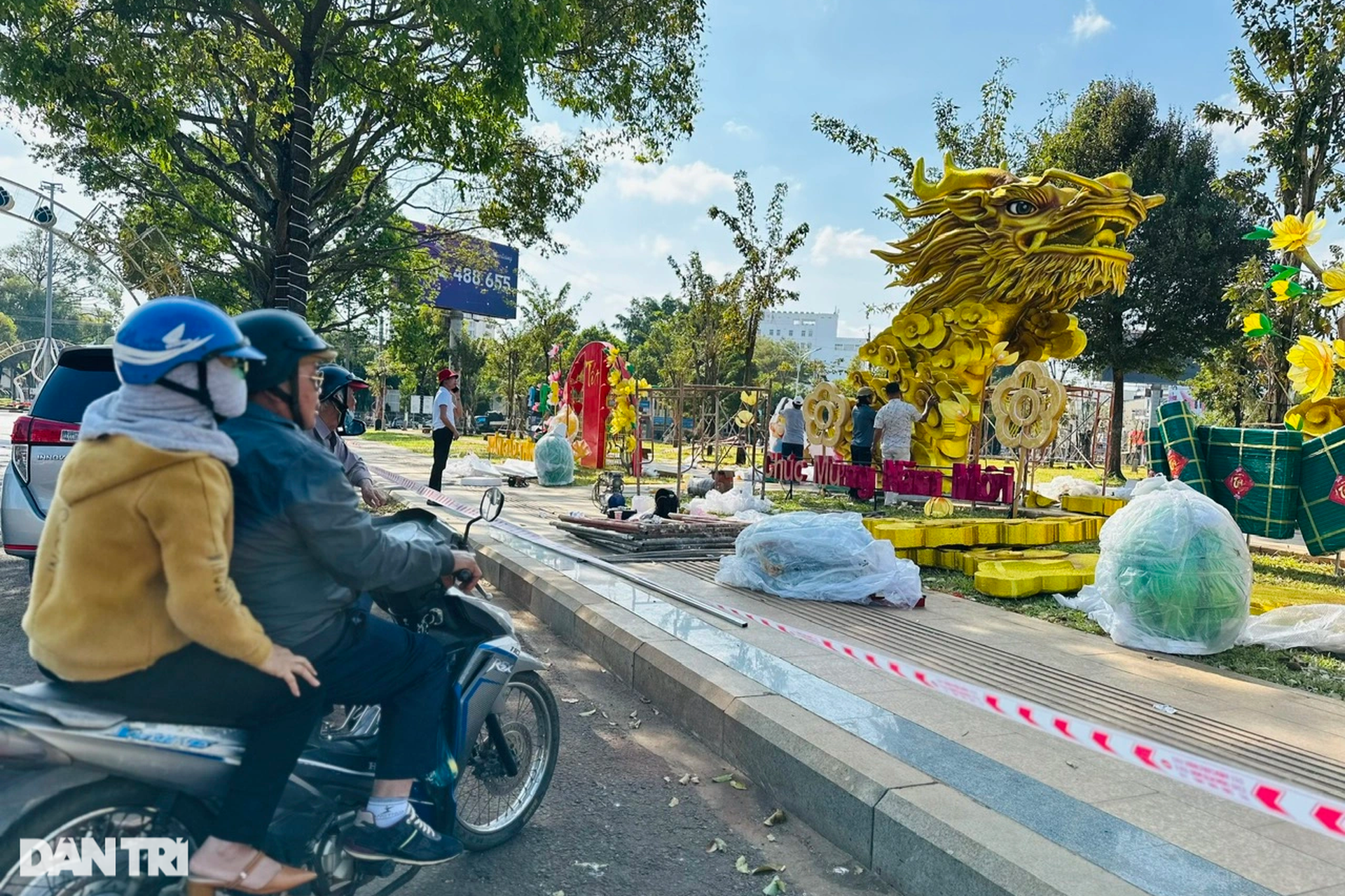 Chiêm ngắm linh vật rồng ôm trọn đất trời ở phố núi Đắk Lắk dài 16m-4