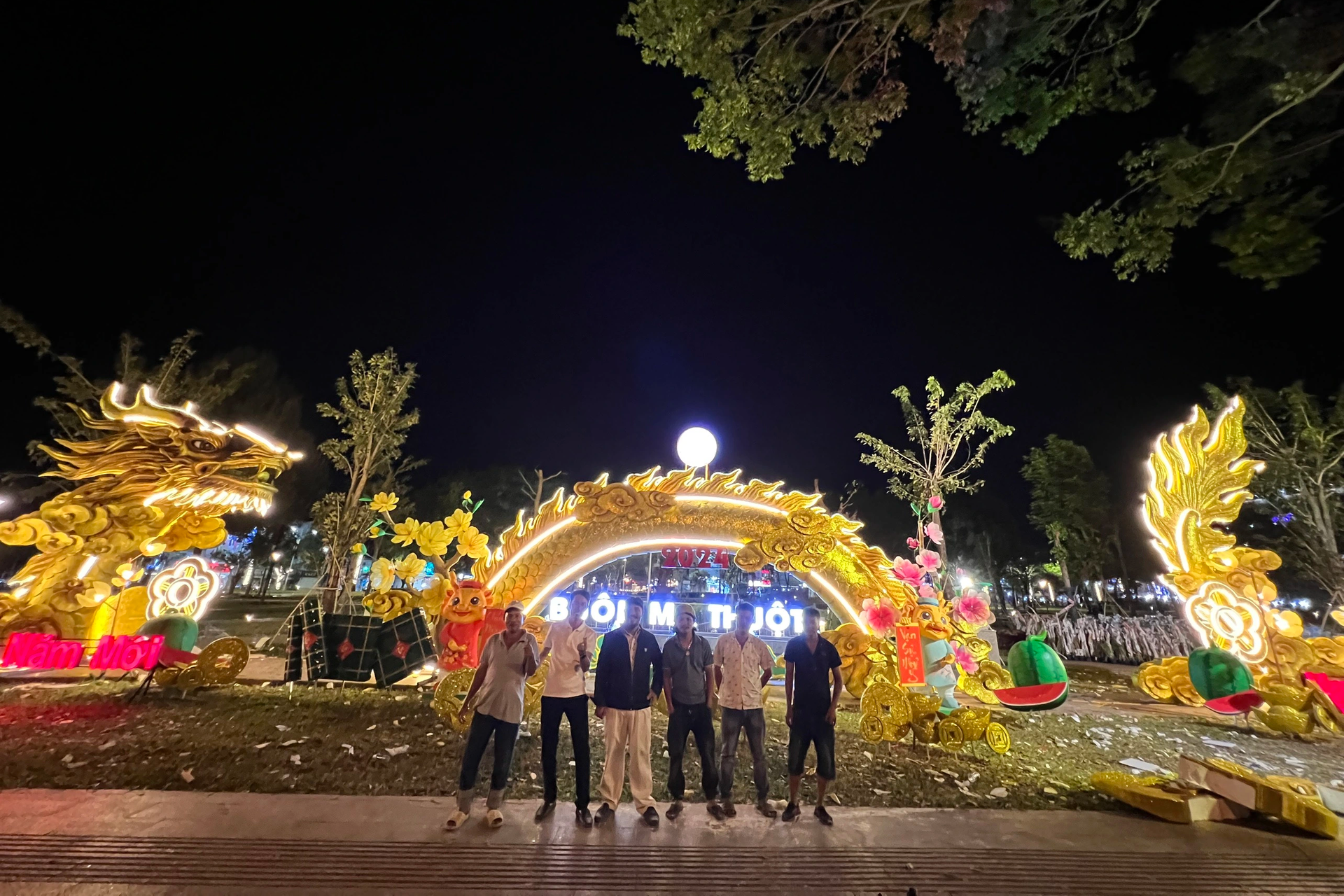 Chiêm ngắm linh vật rồng ôm trọn đất trời ở phố núi Đắk Lắk dài 16m-6