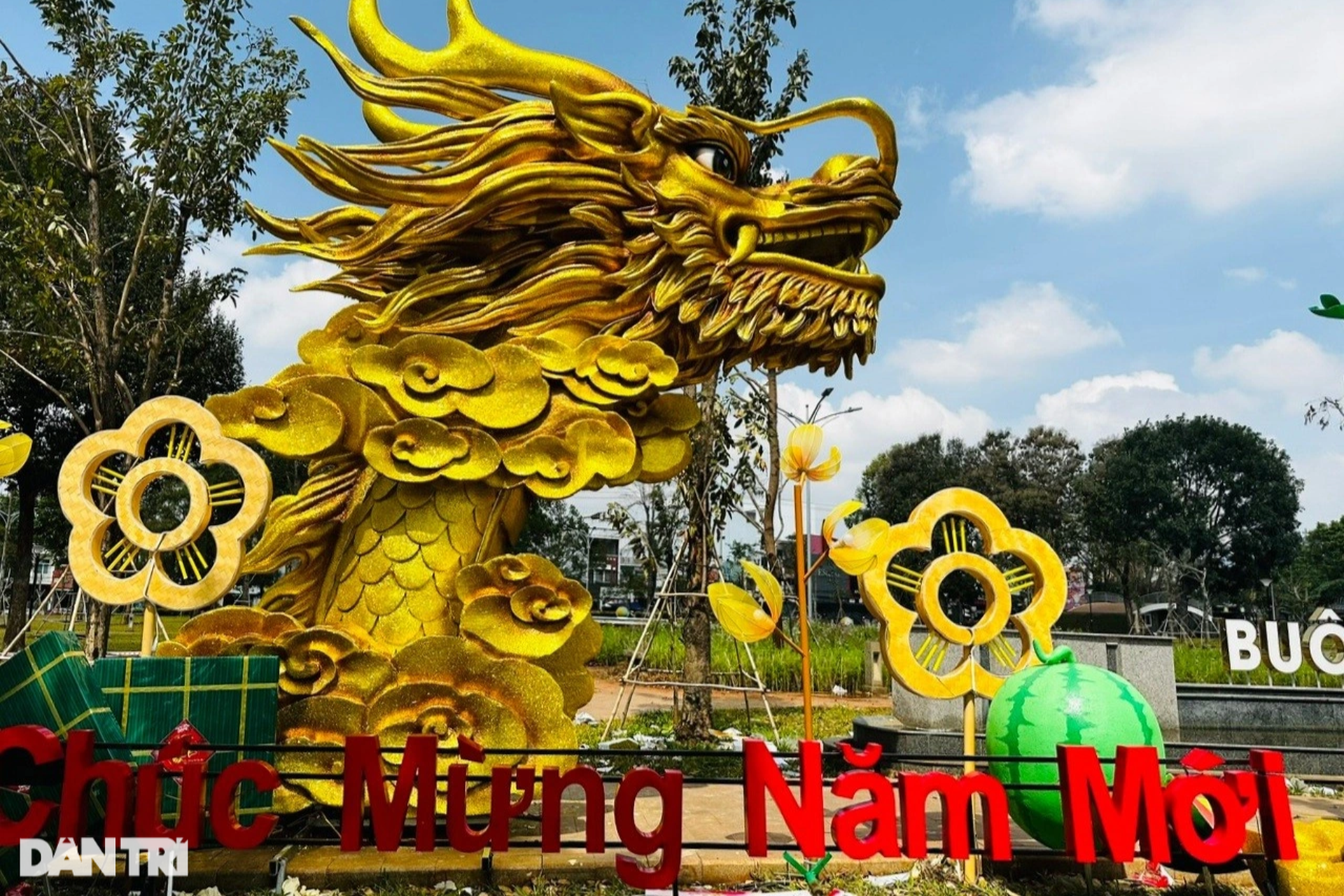 Chiêm ngắm linh vật rồng ôm trọn đất trời ở phố núi Đắk Lắk dài 16m-7