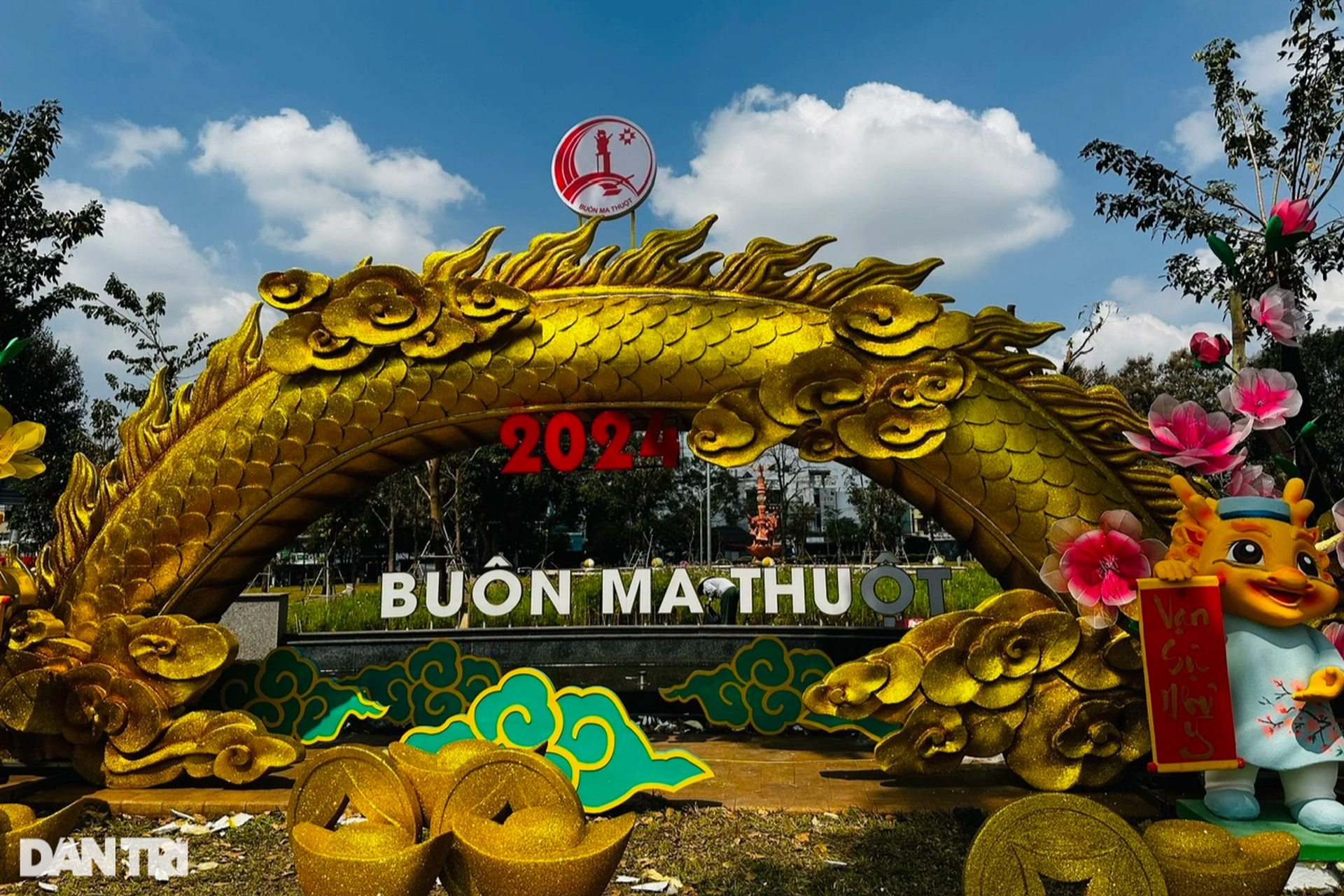 Chiêm ngắm linh vật rồng ôm trọn đất trời ở phố núi Đắk Lắk dài 16m-8