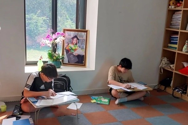 Hai nữ sinh trung học có hành động dại dột, cập nhật trên mạng xã hội của họ 20 phút trước đó thật đau lòng-2