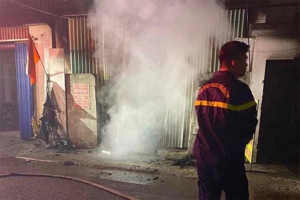 Cháy nhà ở Hải Phòng: Khi đi làm vẫn còn vợ con, lúc về thì mất cả-4