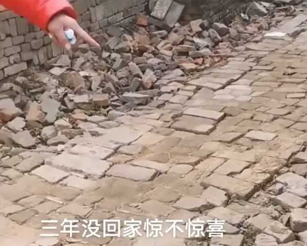 Về quê đón Tết sau 3 năm làm ăn xa, người đàn ông nóng mắt” với cảnh này: Cho máy xúc qua dỡ nhà hàng xóm-1