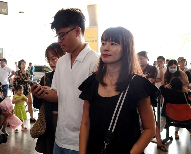 Sân bay Tân Sơn Nhất những ngày này: 1 người về 10 người đón, đông đúc từ sáng đến đêm-7