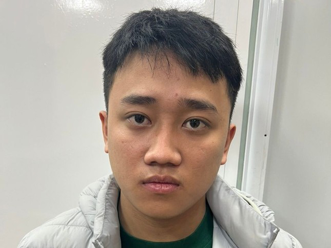 Đi mua mặt dây chuyền tặng người yêu, nam thanh niên cướp giật luôn lượng lớn nhẫn vàng-1