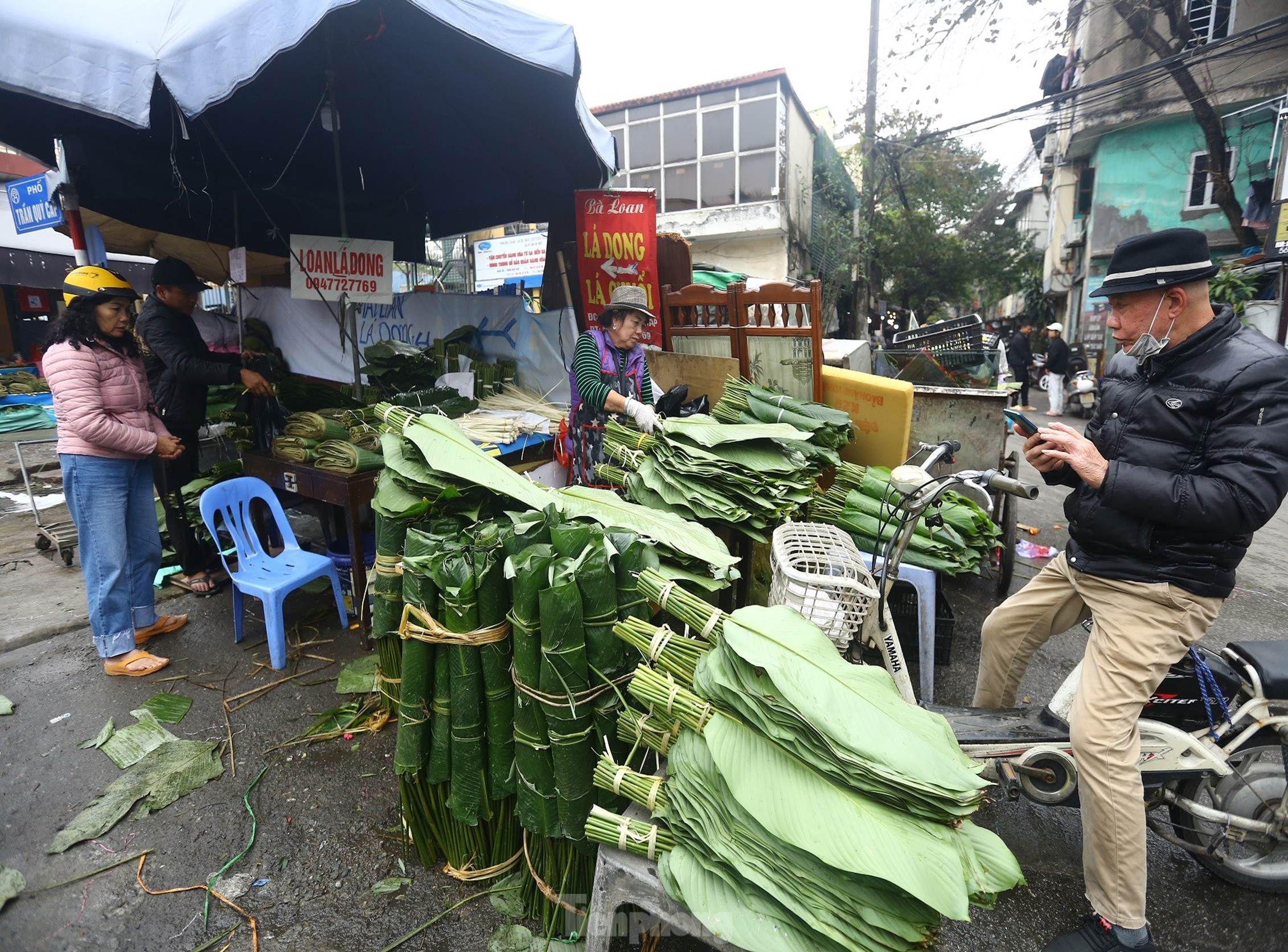 Chợ lá dong lâu đời nhất Hà Nội: Ngày bán hàng vạn lá, thu về hàng chục triệu-1