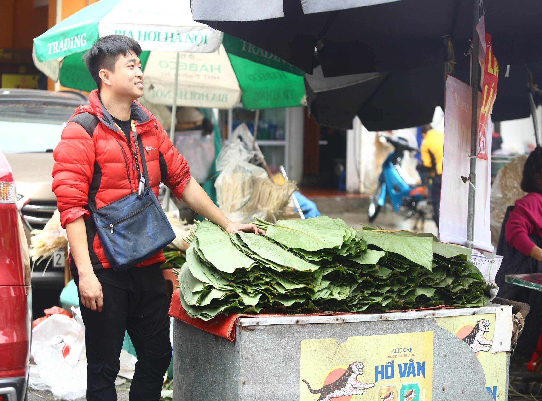 Chợ lá dong lâu đời nhất Hà Nội: Ngày bán hàng vạn lá, thu về hàng chục triệu-3