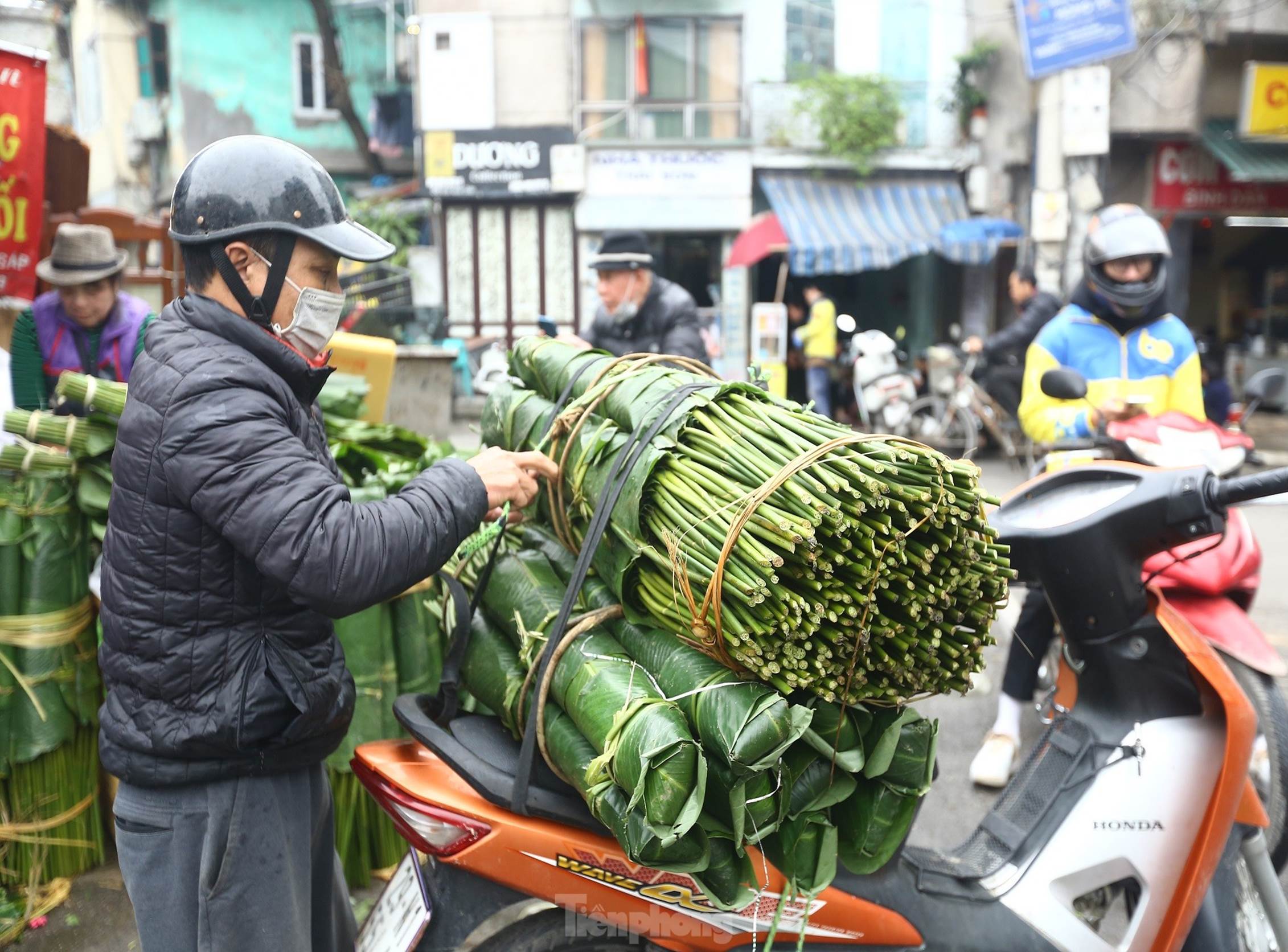 Chợ lá dong lâu đời nhất Hà Nội: Ngày bán hàng vạn lá, thu về hàng chục triệu-11