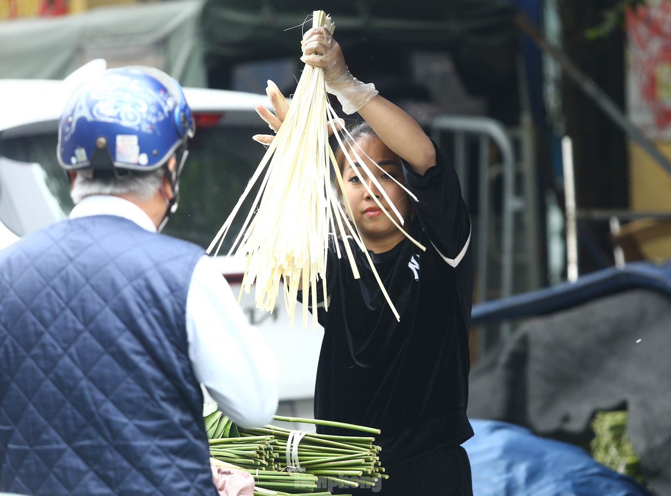 Chợ lá dong lâu đời nhất Hà Nội: Ngày bán hàng vạn lá, thu về hàng chục triệu-7