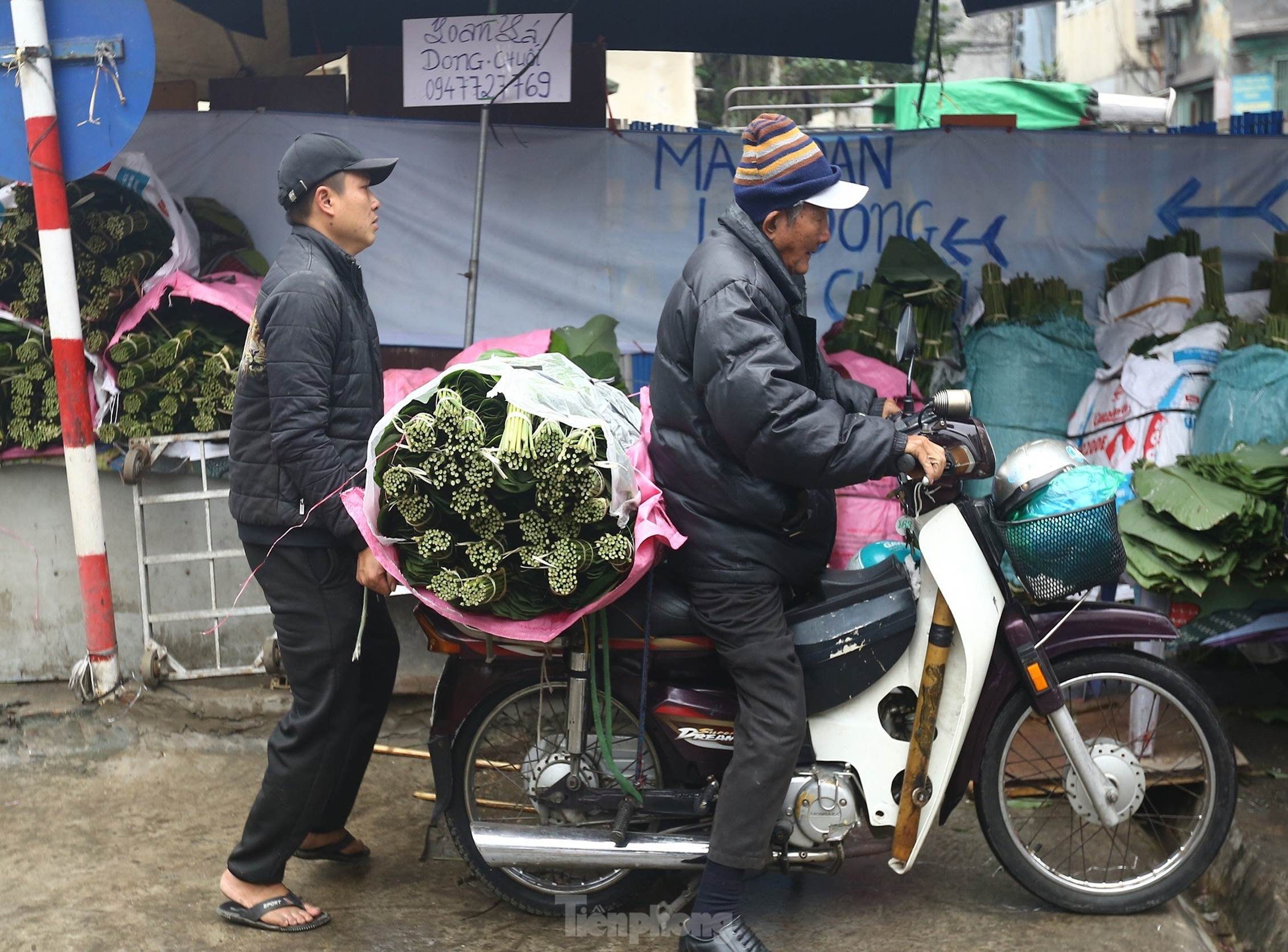 Chợ lá dong lâu đời nhất Hà Nội: Ngày bán hàng vạn lá, thu về hàng chục triệu-14