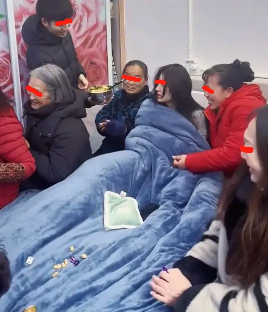 Ngủ lại nhà bạn trai, khi tỉnh lại cô gái rùng mình vì cảnh tượng nhìn thấy-2