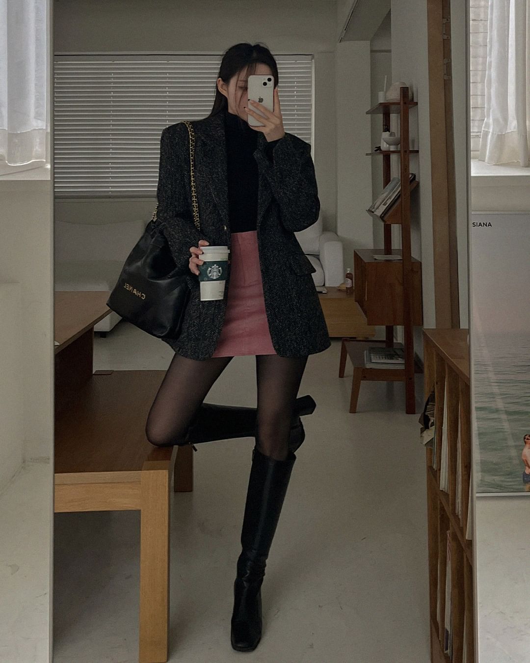 4 mẫu áo khoác phù hợp với chân váy, giúp bạn mặc đẹp trong dịp Tết-2