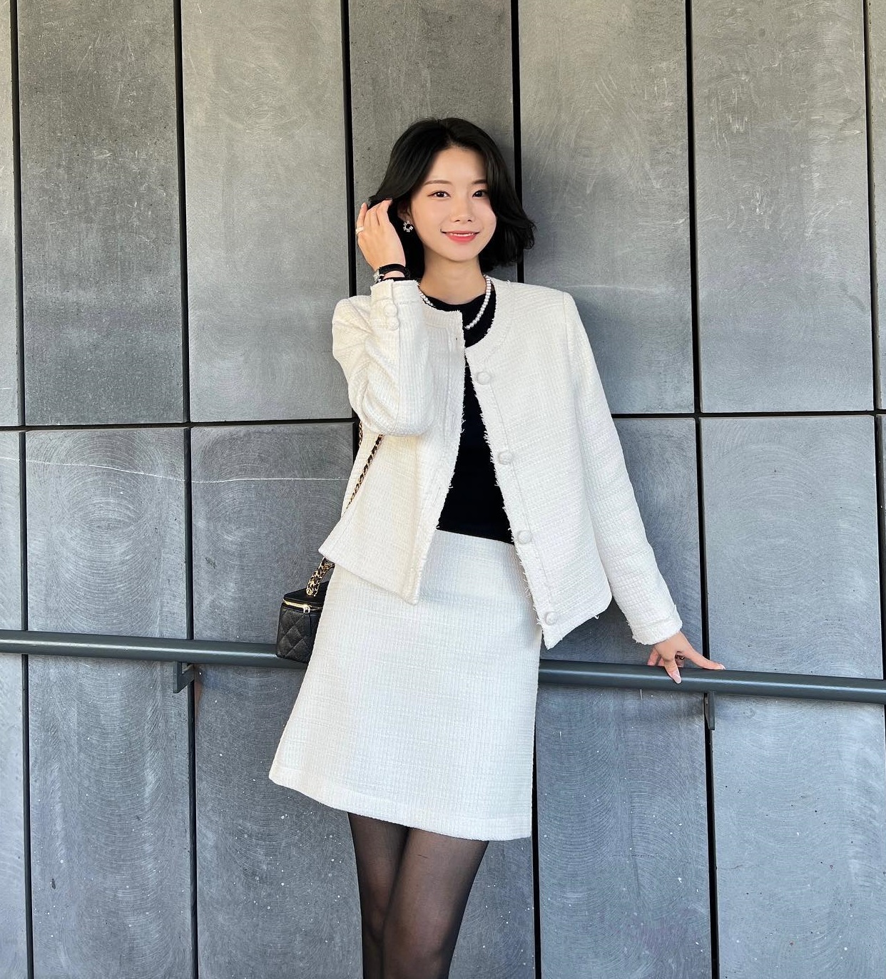 4 mẫu áo khoác phù hợp với chân váy, giúp bạn mặc đẹp trong dịp Tết-5