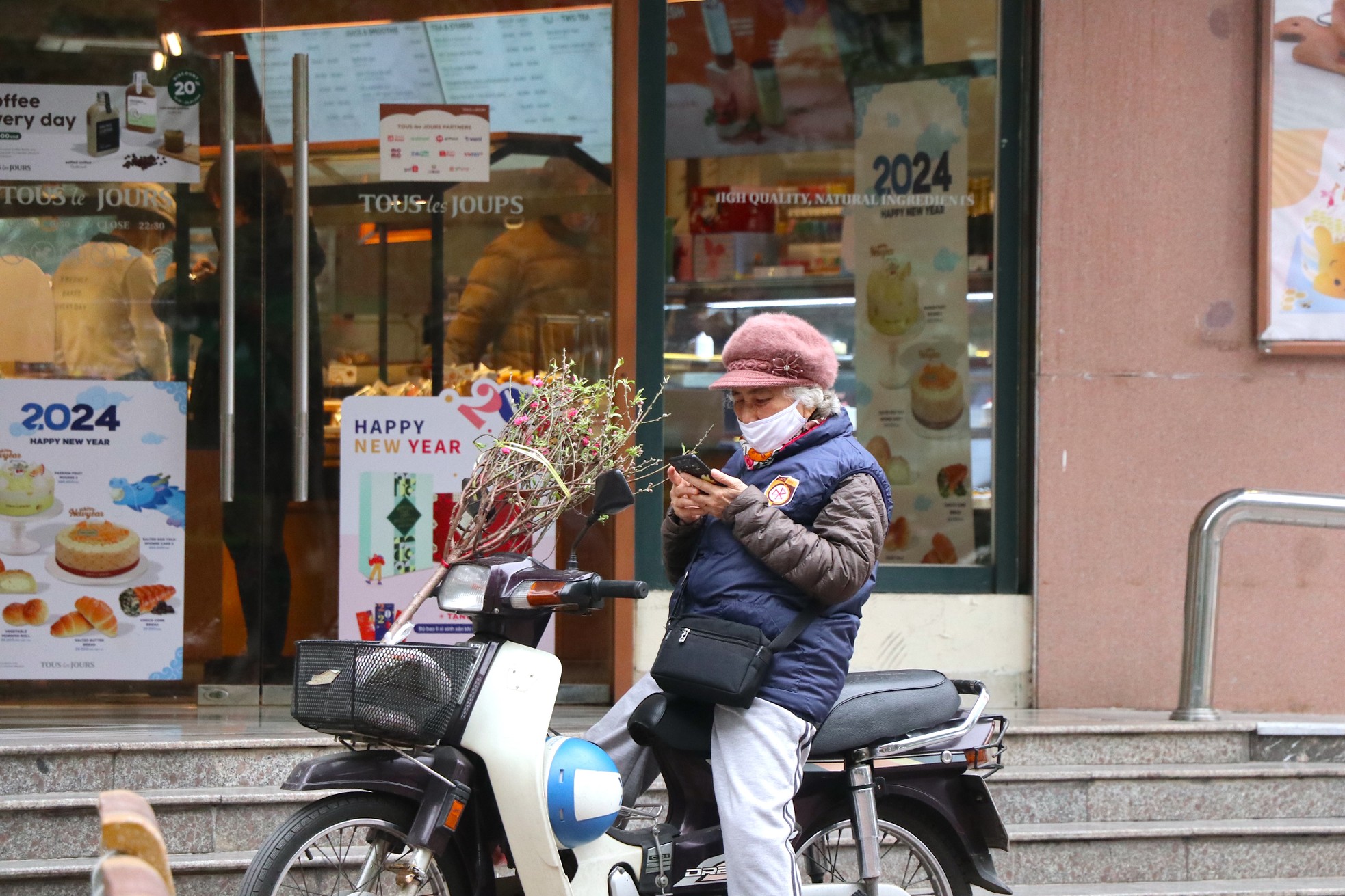 Tất bật mua đồ lễ, sắm chuyên cơ cho ông Công ông Táo-10